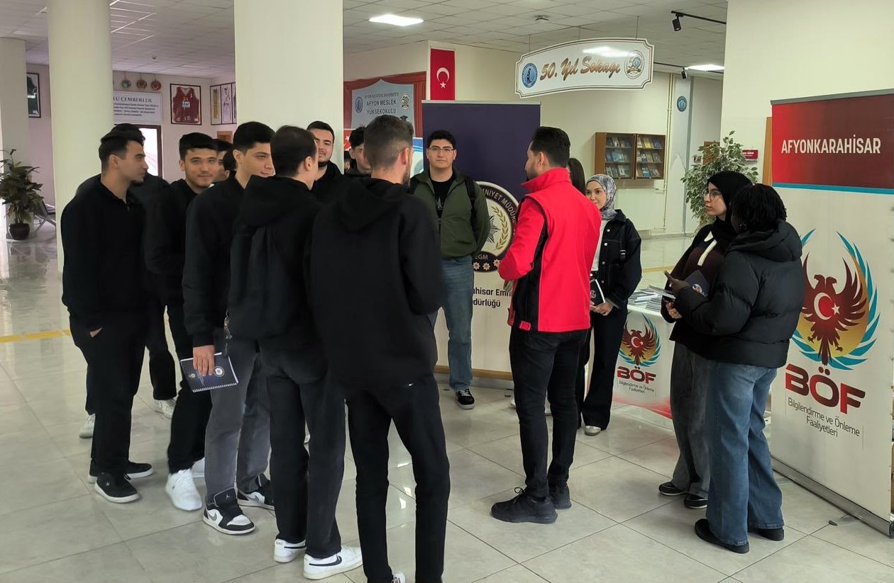 Afyonkarahisar’da polis ekipleri tarafından üniversite öğrencilerine yönelik "El Ele Güvenli