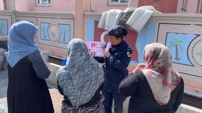 Afyonkarahisar’ın İscehisar ilçesinde jandarma ekipleri tarafından vatandaşlara Kadına El Kalkamaz
