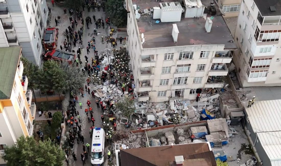 İstanbul Valiliği tarafından yapılan açıklamada, Maltepe Cevizli Mahallesi'nde çökmenin yaşandığı