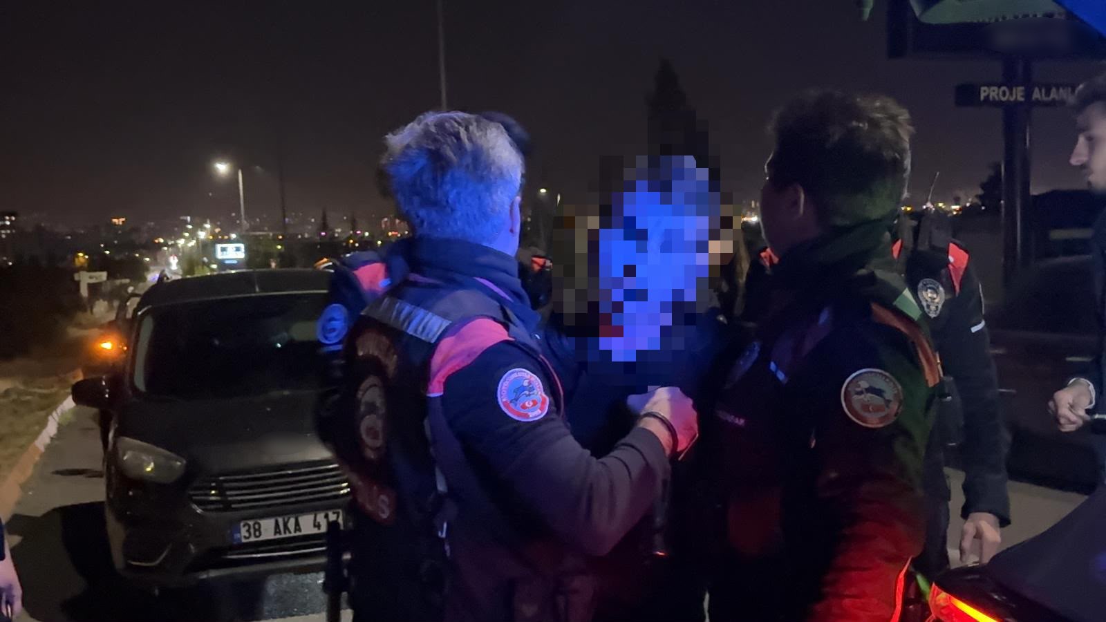 ‘Dur’ ihtarına uymadı, sinir krizi geçirdi