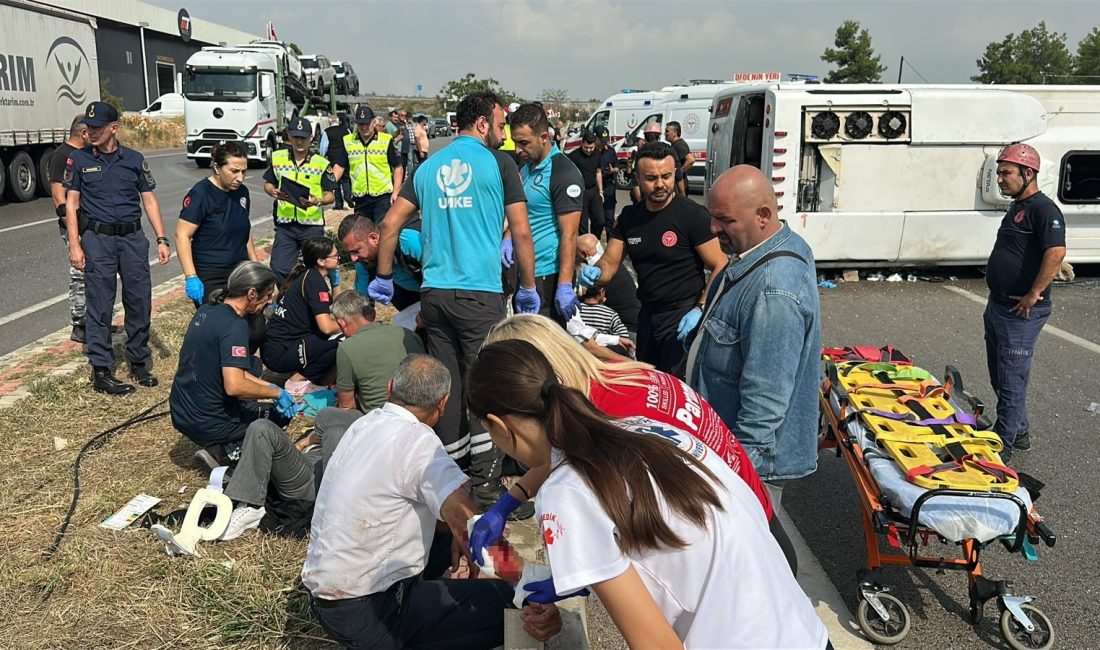 Antalya-Isparta karayolunda yolcu midibüs devrilmesi sonucu meydana gelen trafik kazasında