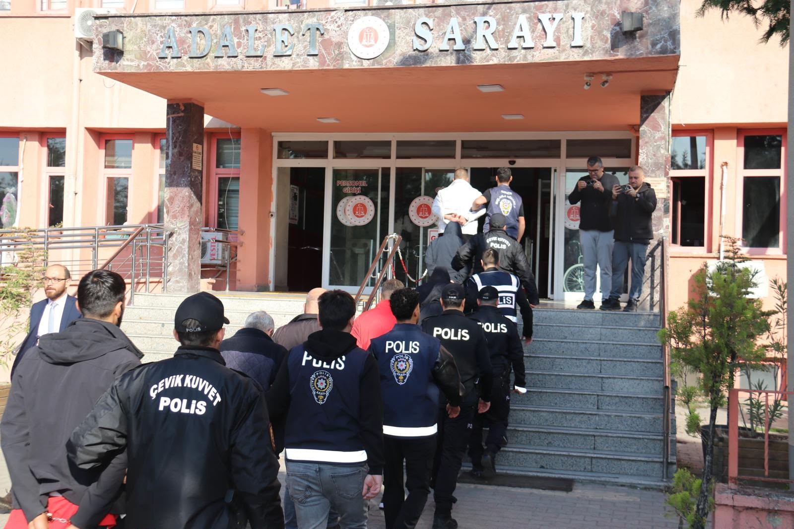 Karabük merkezli yürütülen siber suç soruşturması kapsamında 15 ilde düzenlenen