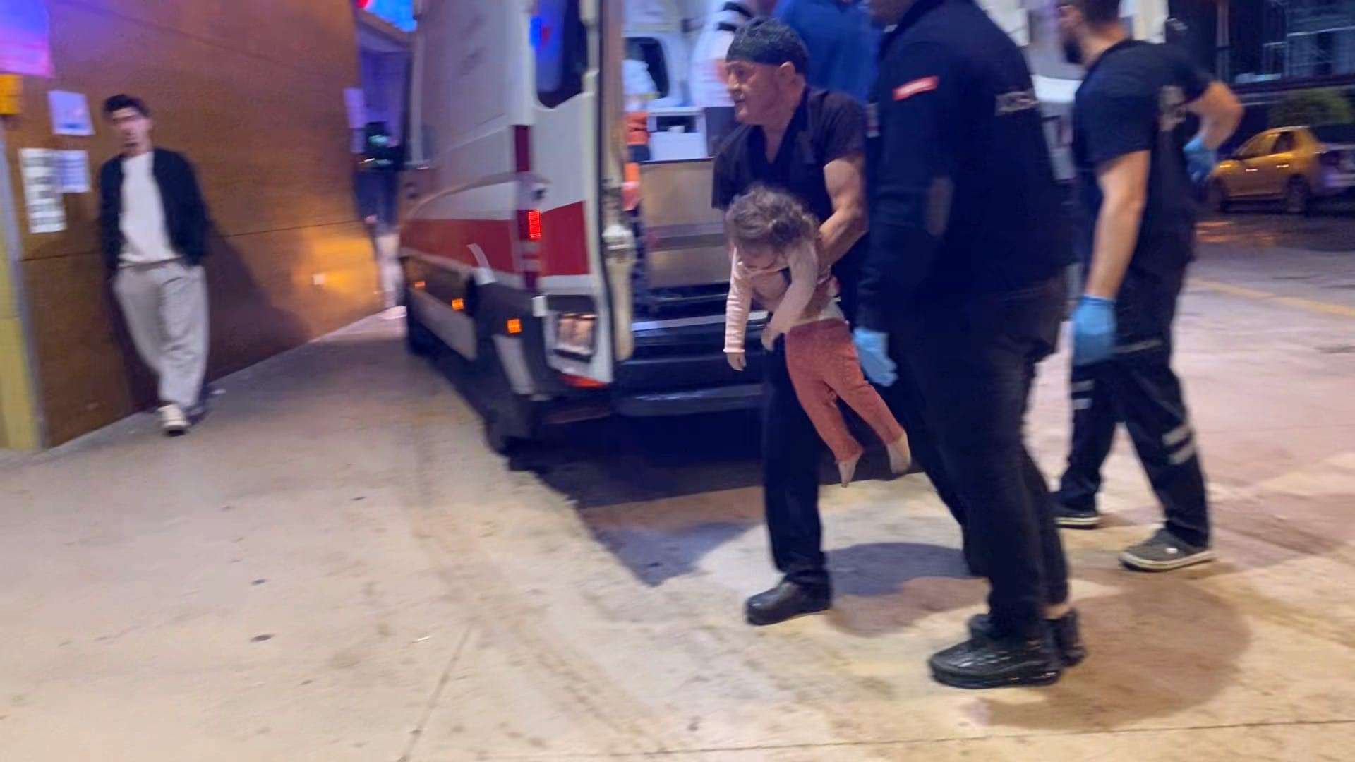 Bursa'nın İnegöl ilçesinde evde oyun oynarken nefes borusuna misket kaçan