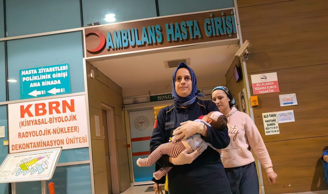 Bursa'nın İnegöl ilçesinde kanepeden düşen 2 aylık Poyraz bebeğin kafatasında