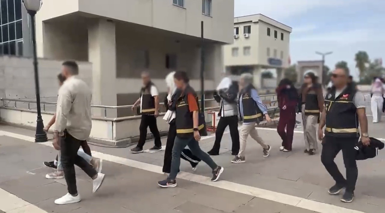 Osmaniye’de düzenlenen fuhuş operasyonunda gözaltına alınan 14 şüpheliden 8’i tutuklandı.
