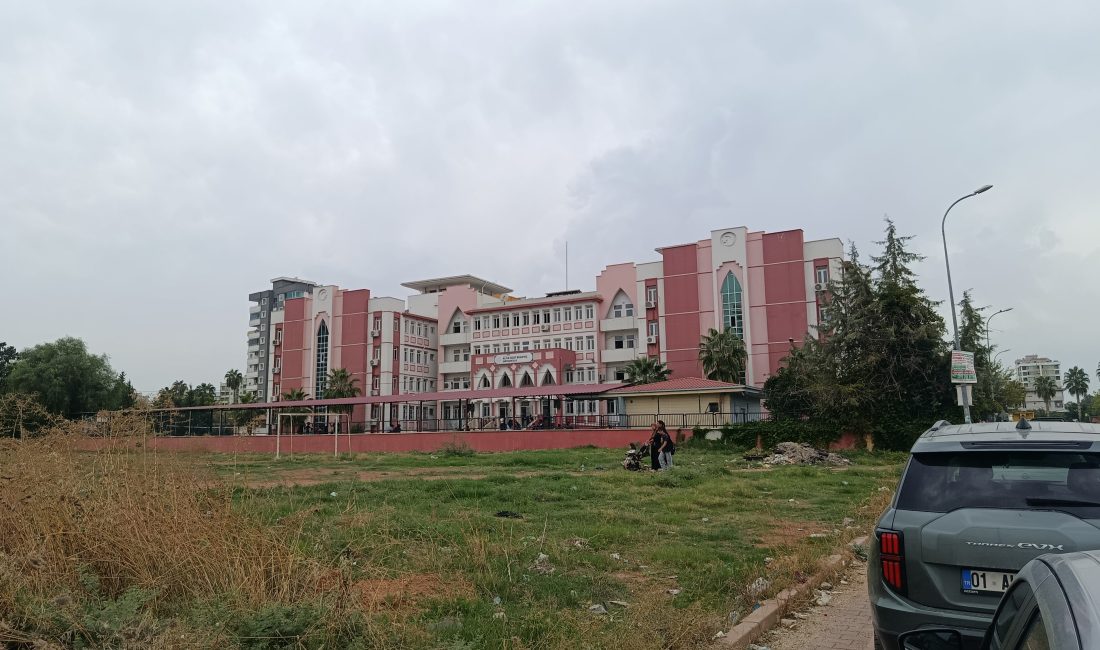 Adana'da ortaokula giden bir kız öğrenci, "Sen benim dedikodumu yaptın"
