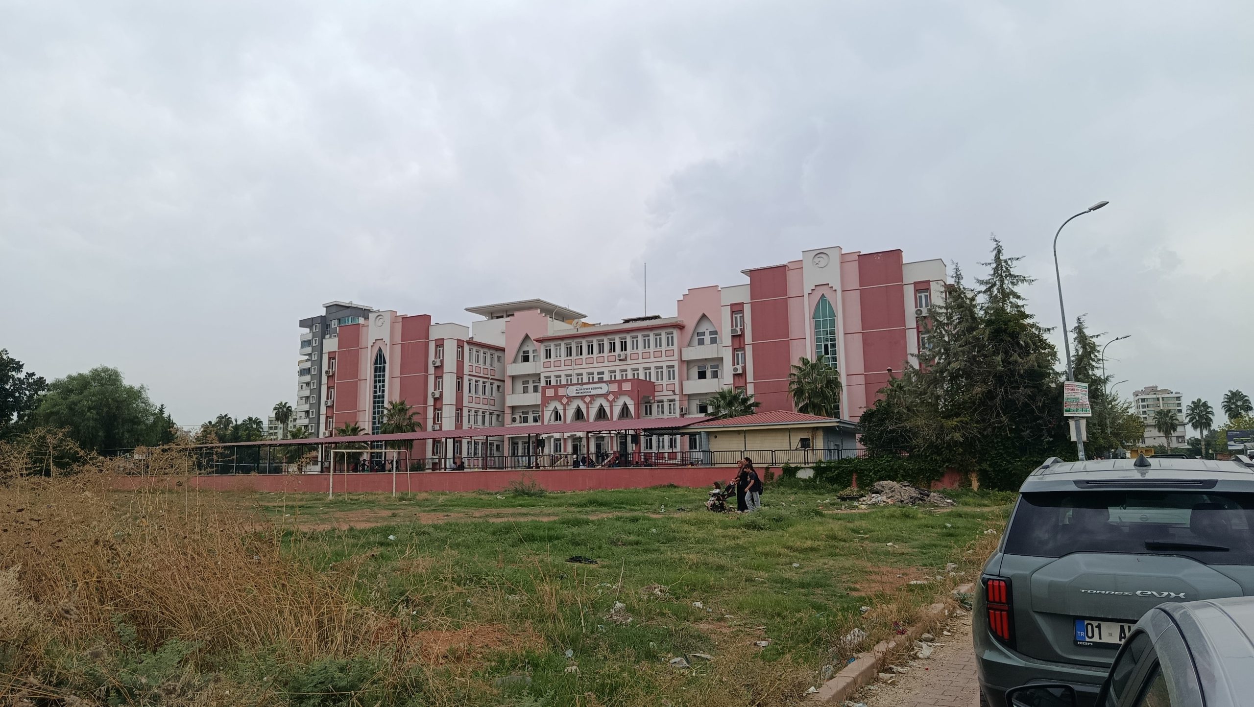 Adana'da ortaokula giden bir kız öğrenci, "Sen benim dedikodumu yaptın"