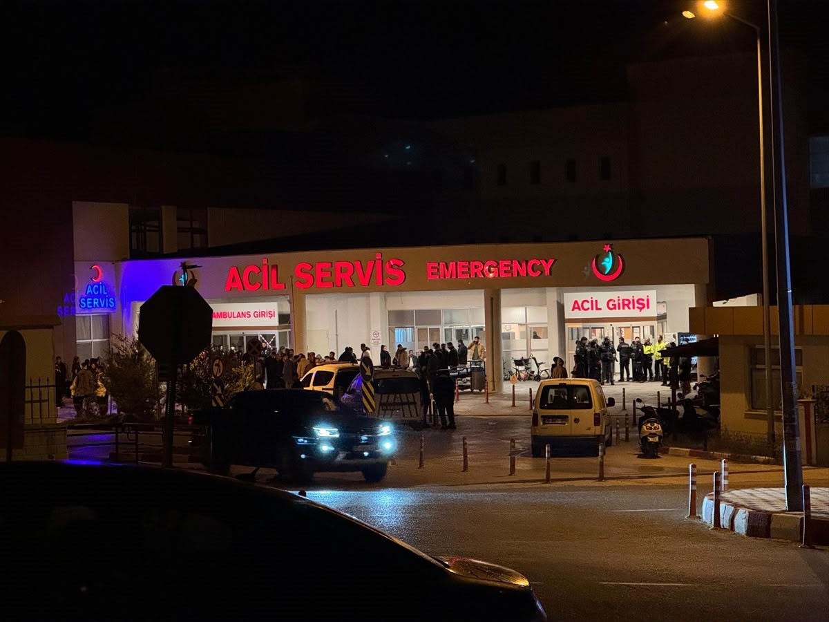 İzmir'in Çeşme ilçesinde, kendileriyle ilişkiye girmeyi reddeden ve daha fazla