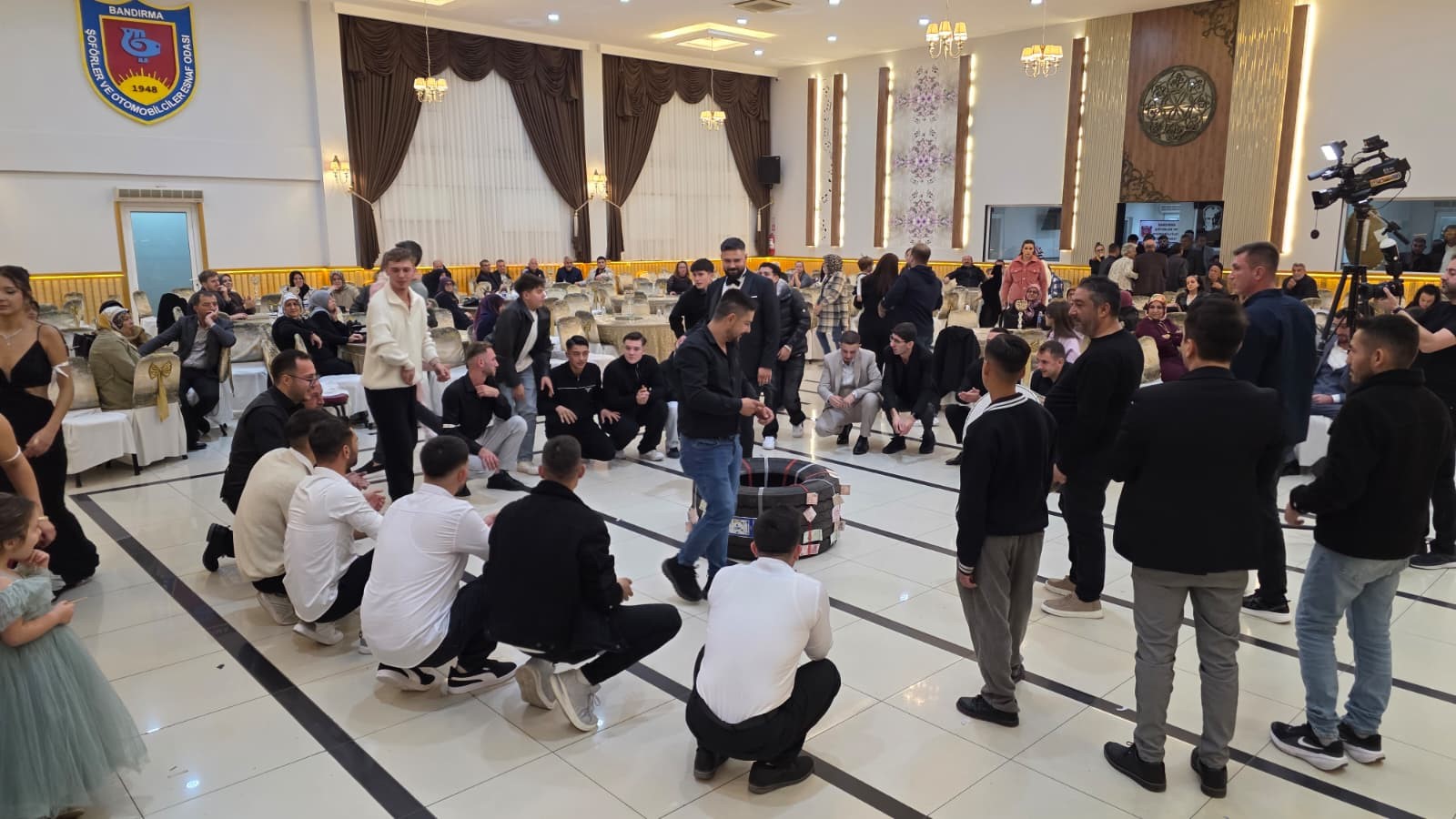 Tır şoförü damada sıra dışı düğün hediyesi