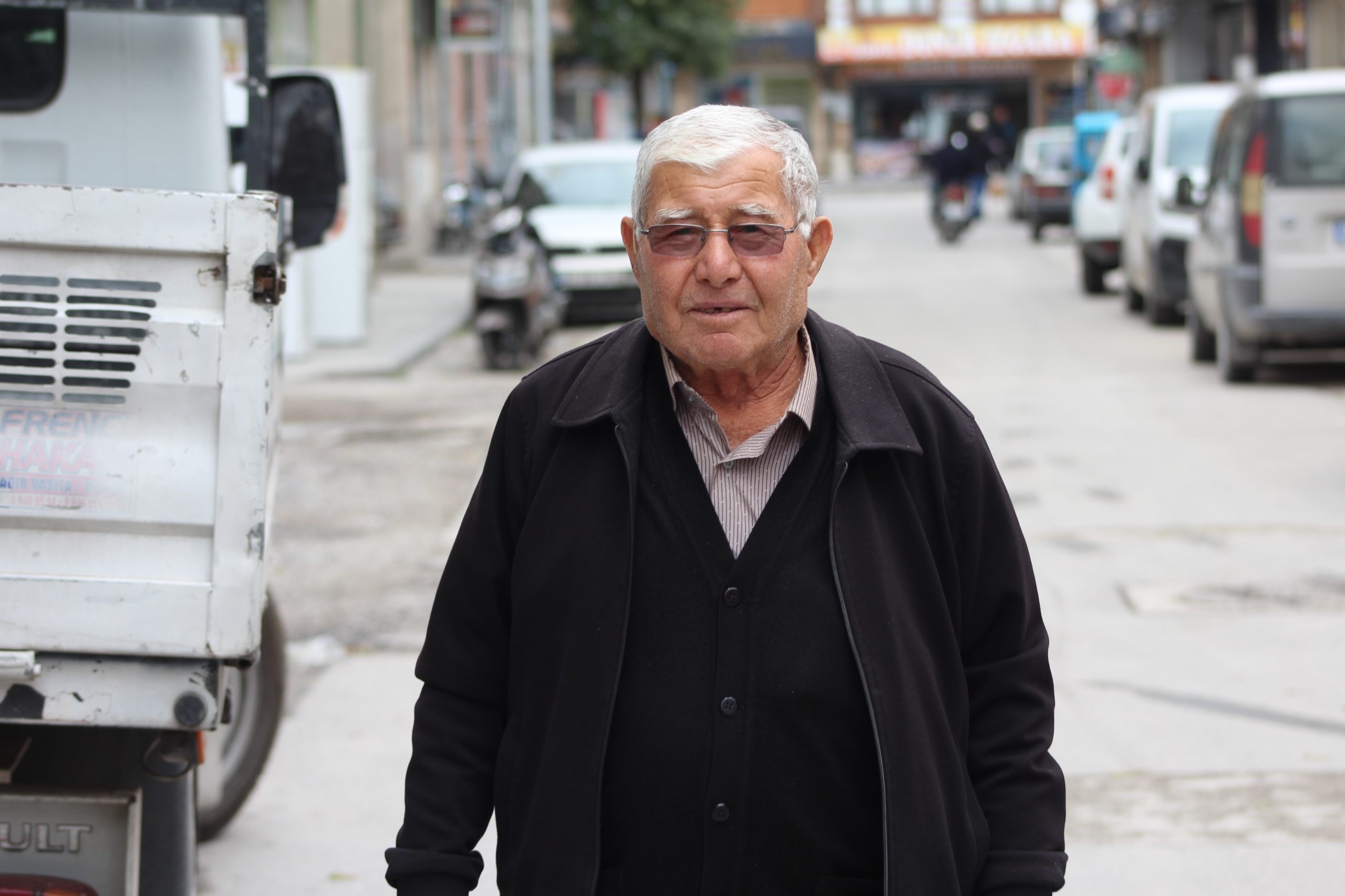 Yaşlı adamı dolandıracaklardı, sarraf oyunu bozdu 2 Yaşlı adamı dolandıracaklardı, sarraf oyunu bozdu