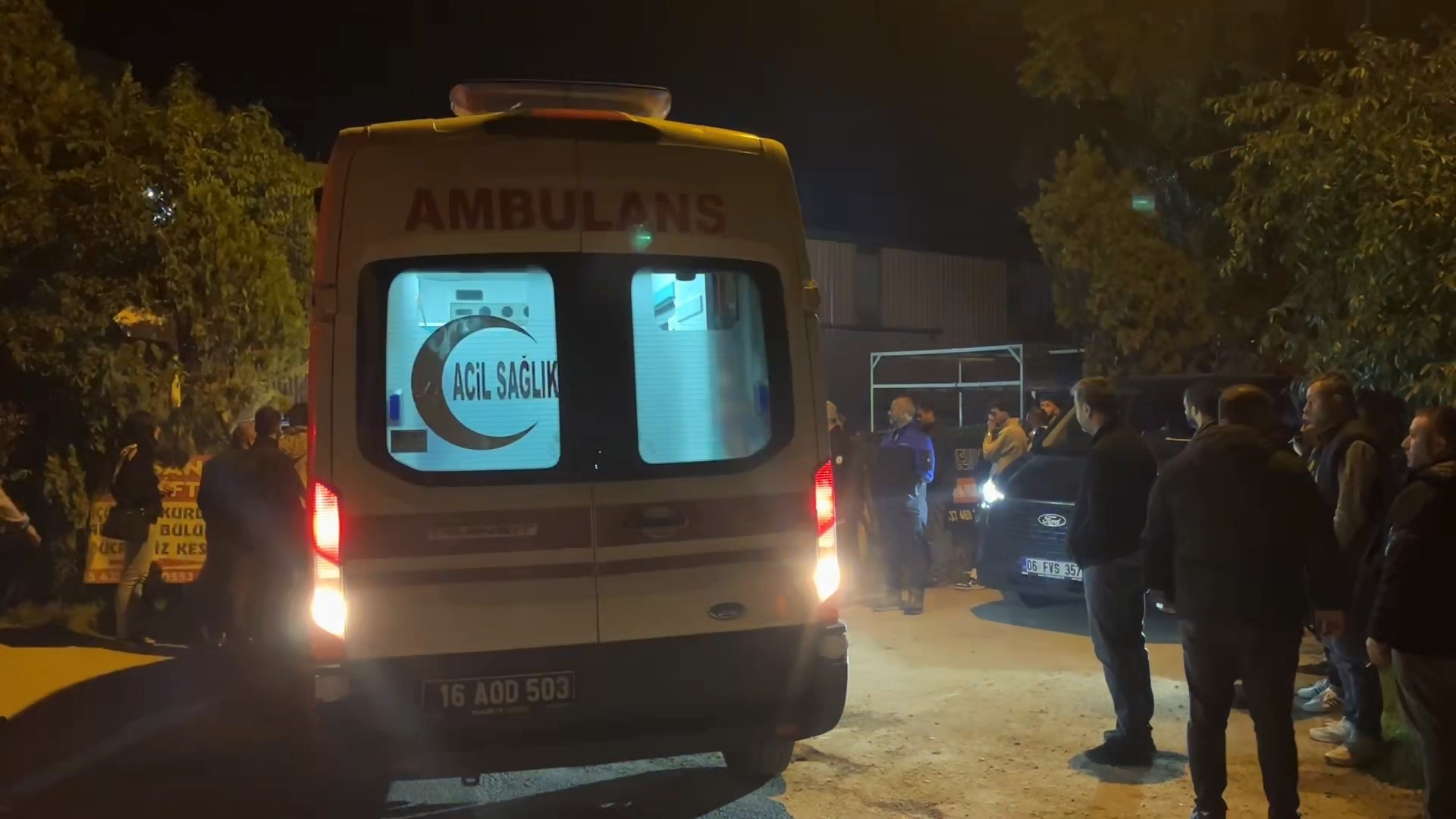 Bursa'da bir boyahane fabrikasında, forkliftten düşen demir bloğun altında kalan