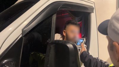 Bursa'da alkol denetimine takılan kamyonet sürücüsü, "Uyumaya geldim" diyerek kendini