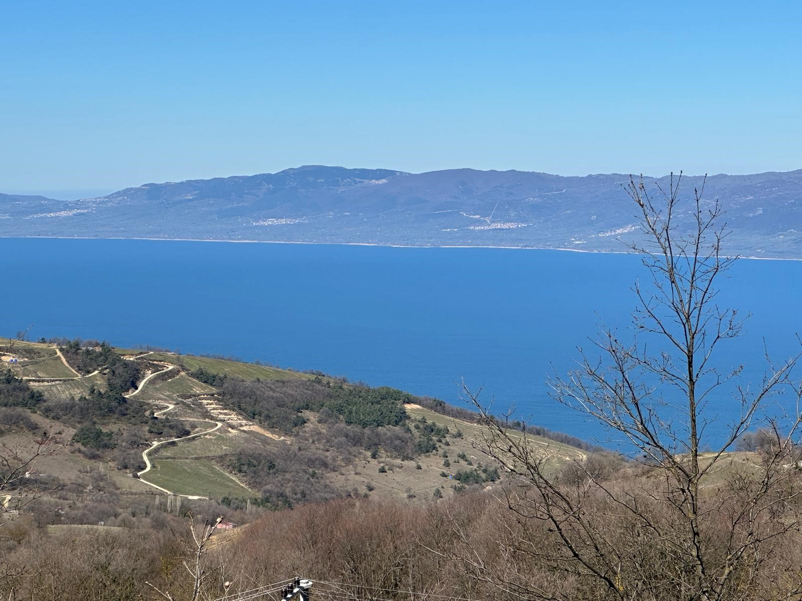 Bursa'nın Yenişehir ilçesine bağlı Kirazlıyayla Mahallesi, hem İznik Gölü'nü hem