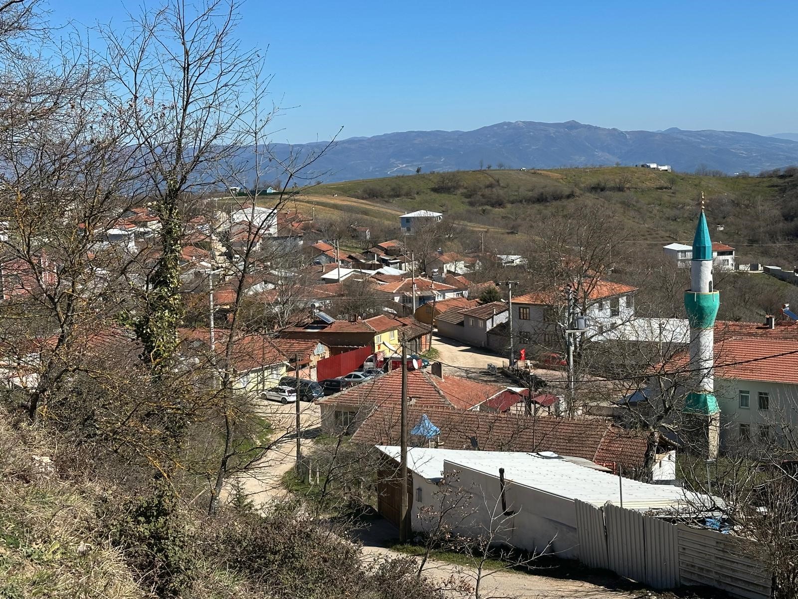 İznik Gölü ve Uludağ manzaralı köy radarda 1 İznik Gölü ve Uludağ manzaralı köy radarda