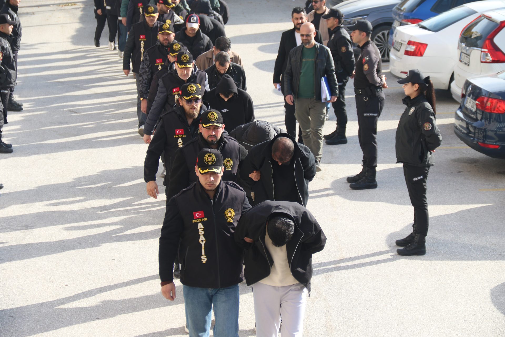 Fuhuş operasyonunda 18 şüpheli tutuklandı 2 Fuhuş operasyonunda 18 şüpheli tutuklandı