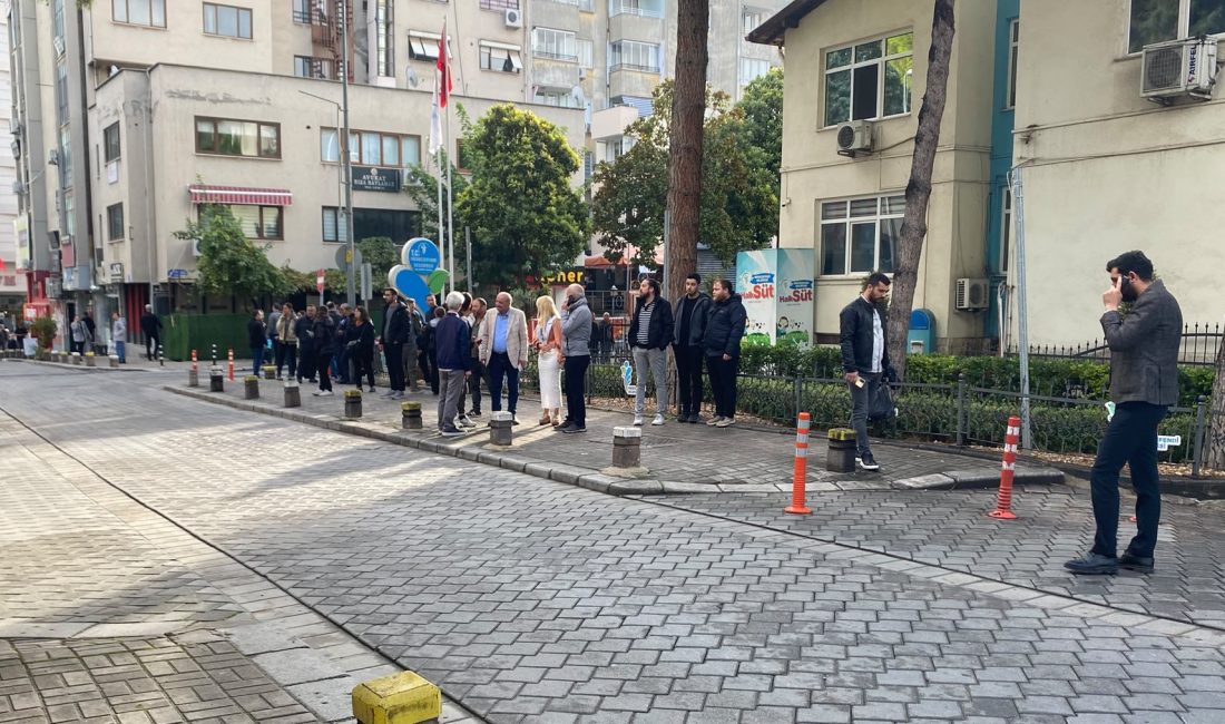 Denizli'de Merkezefendi Belediyesi'ne sabah saatlerinde düzenlenen operasyonla 27 kişi gözaltına