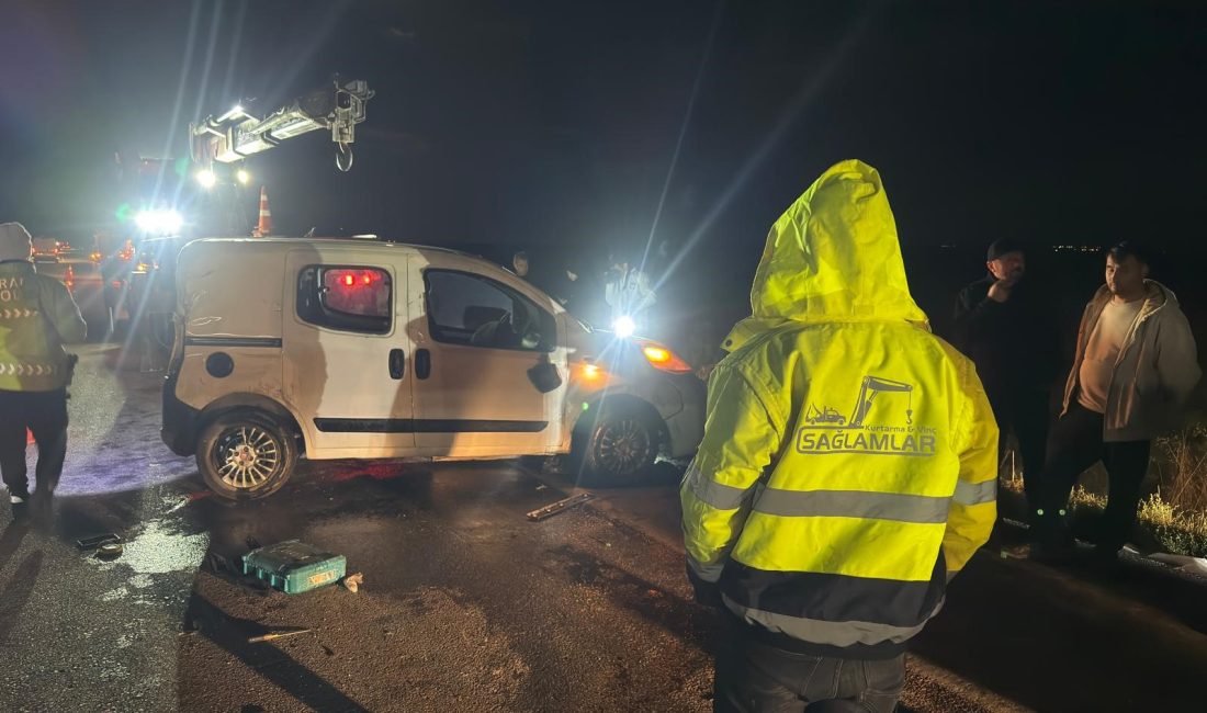 Afyonkarahisar’da tır, otomobil ve hafif ticari aracın karıştığı zincirleme trafik