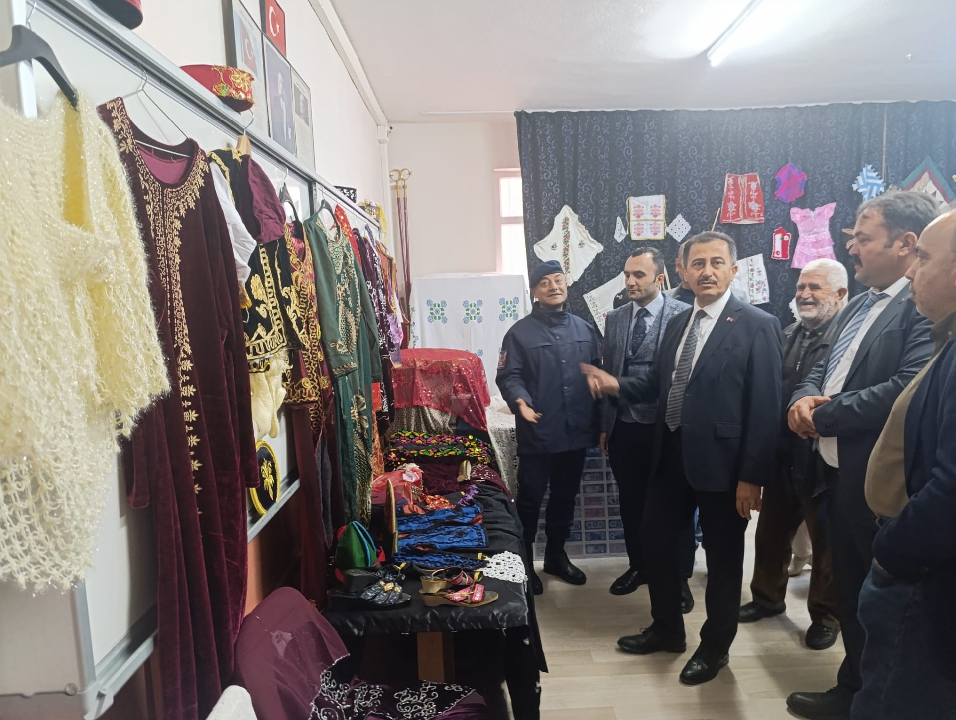 Bolvadin’de Ceylan Emet İlkokulu "Kültür Evi" açıldı 1 Bolvadin’de Ceylan Emet İlkokulu "Kültür Evi" açıldı