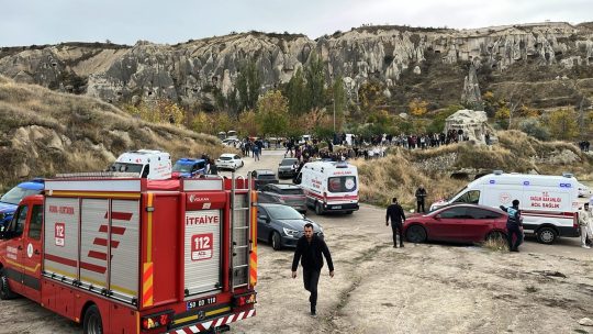 Nevşehir'in Göreme beldesinde peribacası çöktü. İlk bilgilere göre, ölü ve