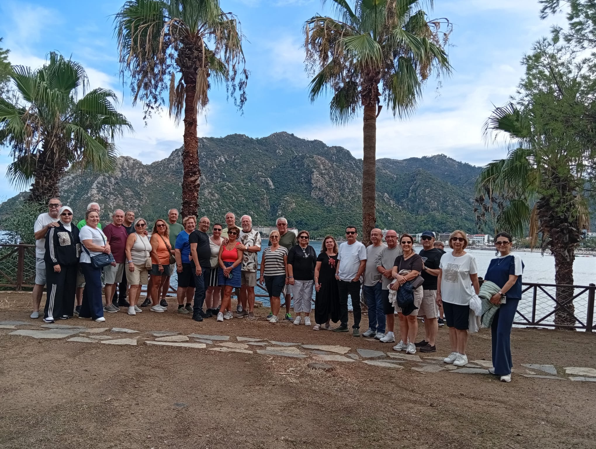 Afyon Lisesi 1980 mezunları Marmaris’te buluştu 2 Afyon Lisesi 1980 mezunları Marmaris’te buluştu