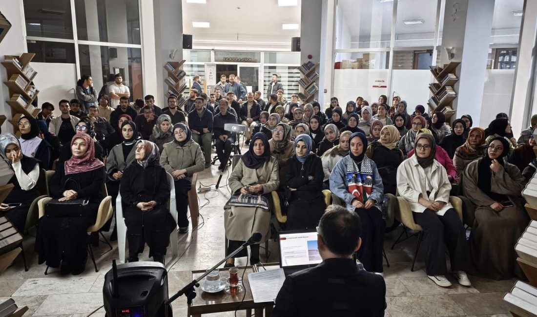 Afyonkarahisar İl Müftülüğü Diyanet Gençlik Merkezi tarafından düzenlenen "Dört Mâbed