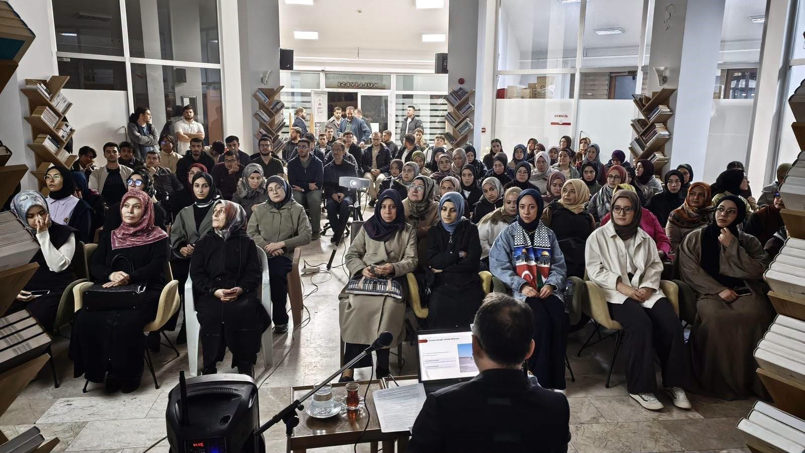 Afyonkarahisar İl Müftülüğü Diyanet Gençlik Merkezi tarafından düzenlenen "Dört Mâbed