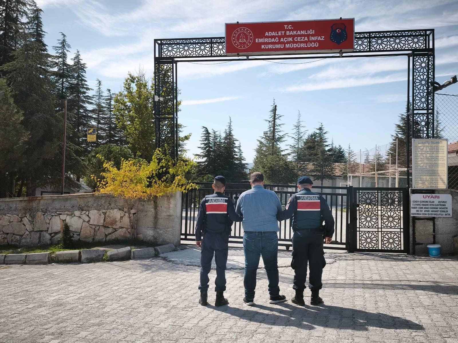 Afyonkarahisar’da bir haftada 50 kişi yakalandı, 15’i tutuklandı