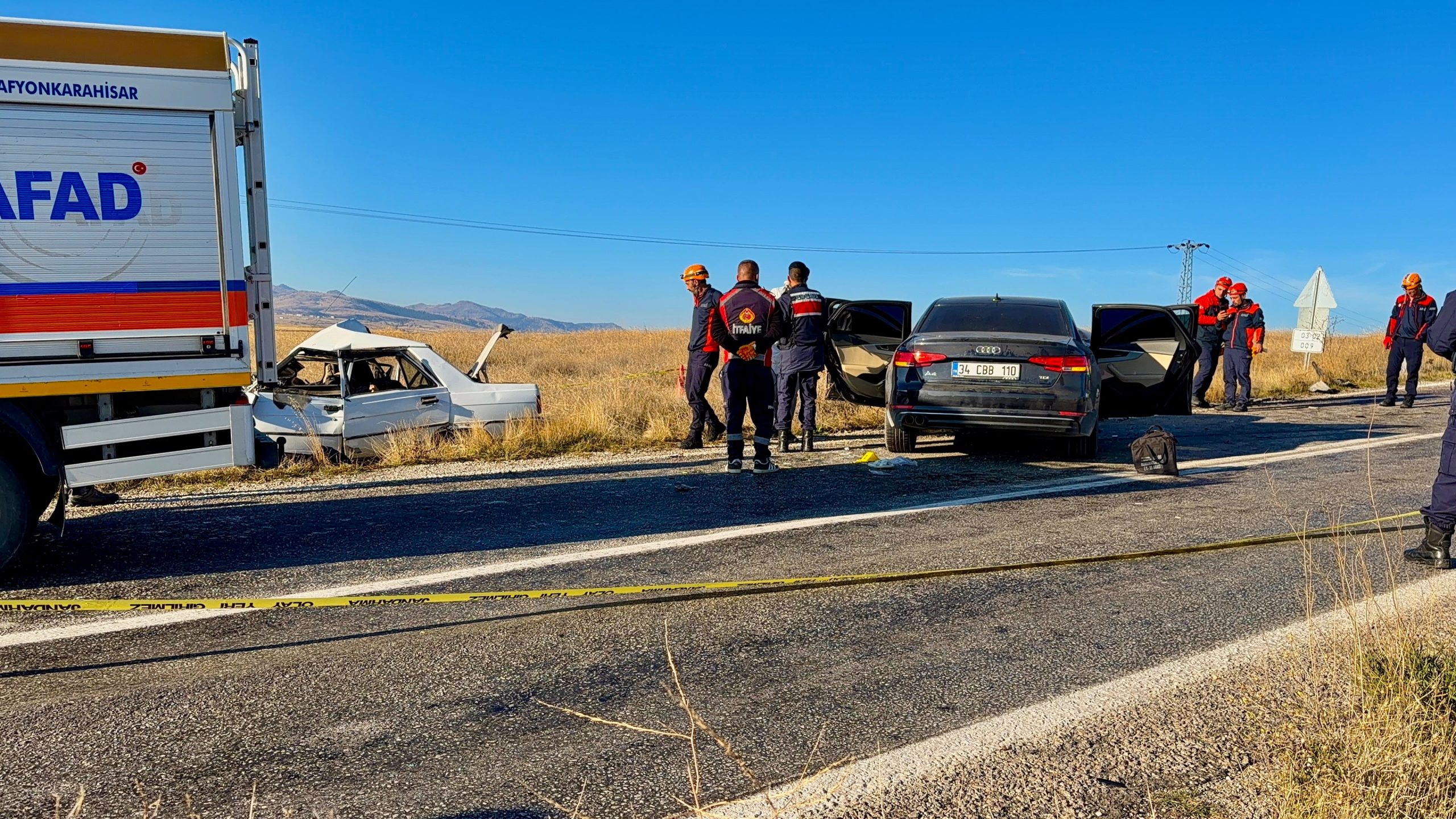 Afyon’da feci kaza: Otomobiller kafa kafaya çarpıştı, 4 ölü