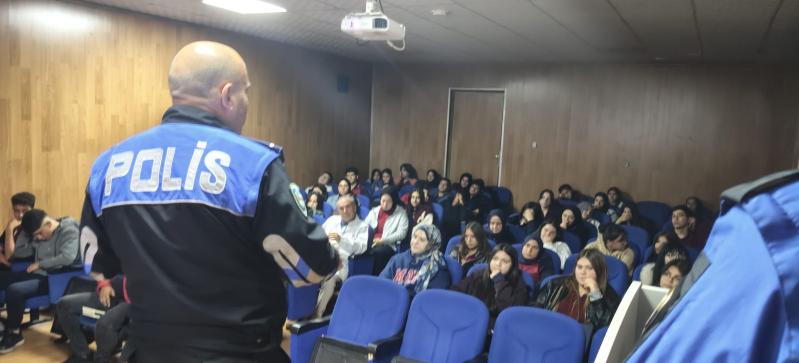 Afyon’da gençlere polislik mesleği tanıtıldı