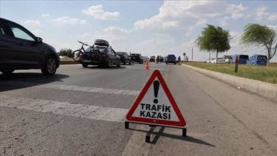 Afyonkarahisar’ın Erkmen Cumhuriyet Mahallesi’nde öğrenci servisi ile şehir içi dolmuşun