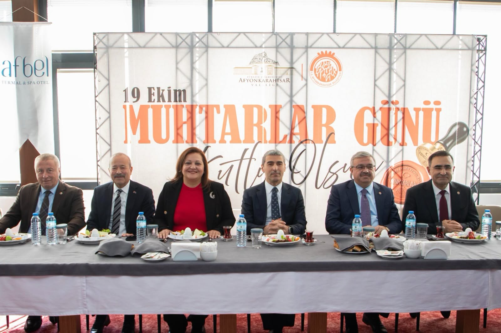Afyon’da muhtarlar aynı çatı altında buluştu 1 Afyon’da muhtarlar aynı çatı altında buluştu