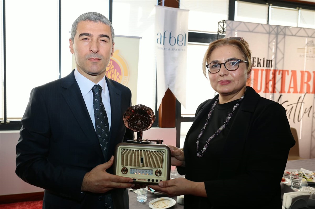 Afyon’da muhtarlar aynı çatı altında buluştu 8 Afyon’da muhtarlar aynı çatı altında buluştu