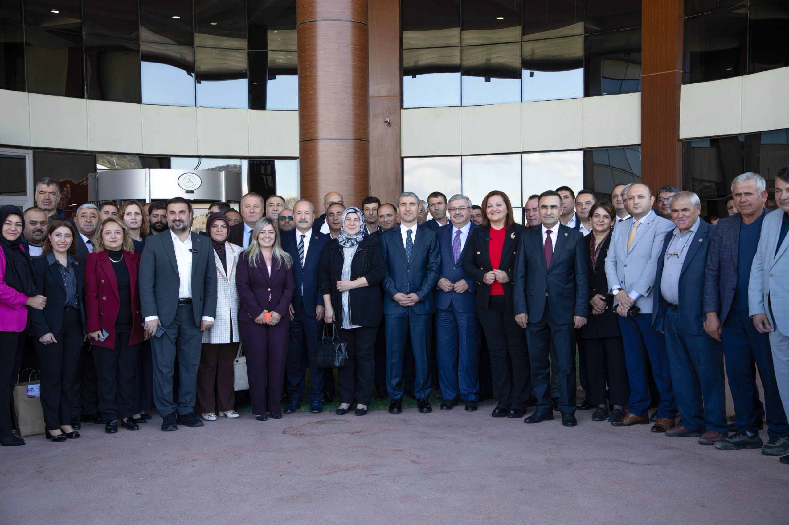 Afyon’da muhtarlar aynı çatı altında buluştu 11 Afyon’da muhtarlar aynı çatı altında buluştu