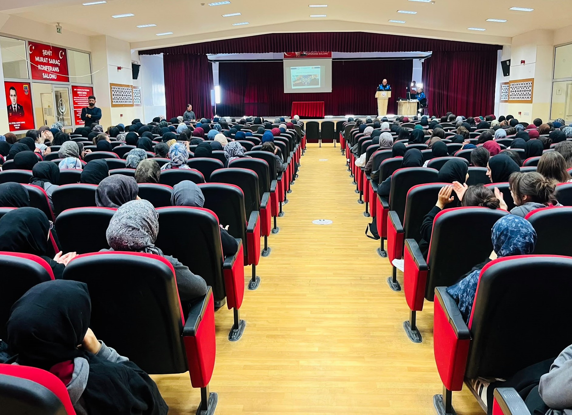 Afyon’da polis ekiplerinden öğrencilere önemli uyarılar 2 Afyon’da polis ekiplerinden öğrencilere önemli uyarılar