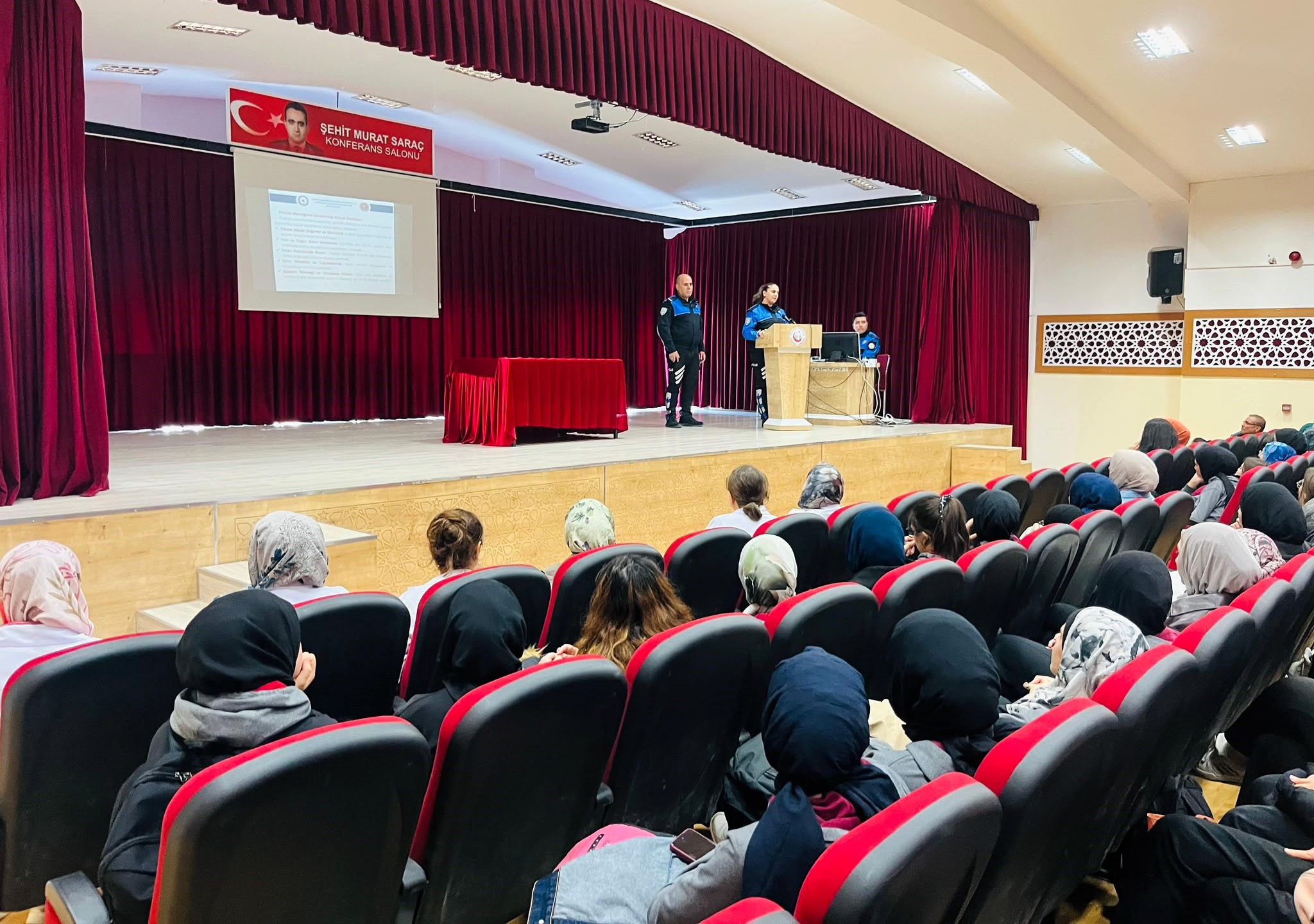 Afyon’da polis ekiplerinden öğrencilere önemli uyarılar 1 Afyon’da polis ekiplerinden öğrencilere önemli uyarılar