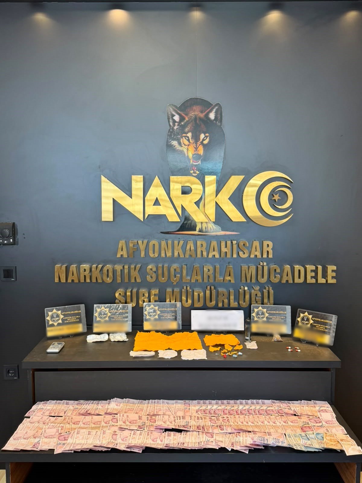 Afyon’da zehir tacirlerine operasyon: 5 kişi tutuklandı