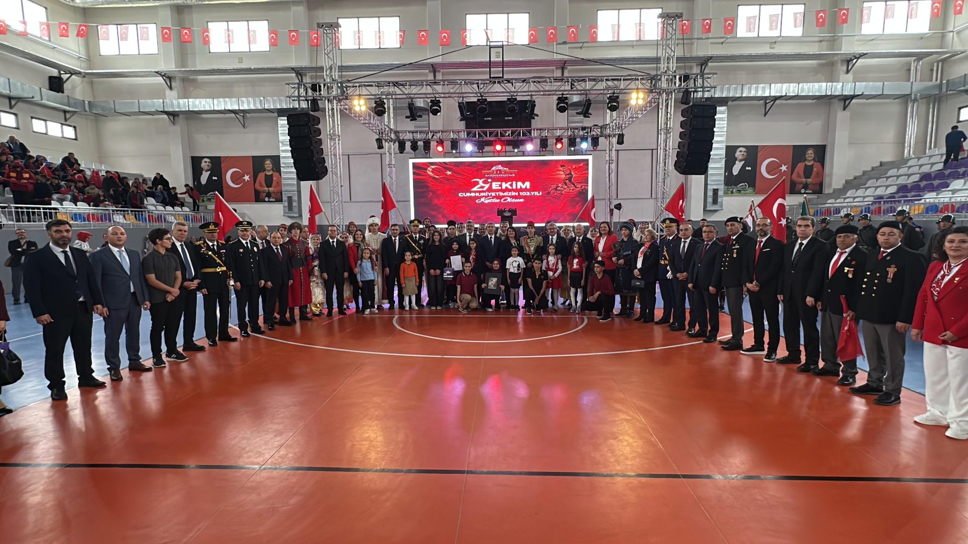 Afyonkarahisar’da Cumhuriyet Bayramı coşkuyla kutlandı 9 Afyonkarahisar’da Cumhuriyet Bayramı coşkuyla kutlandı