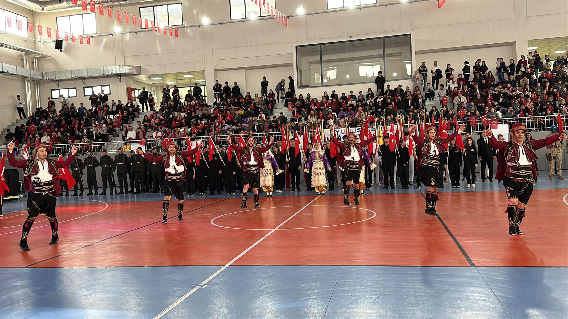 Afyonkarahisar’da Cumhuriyet Bayramı coşkuyla kutlandı 1 Afyonkarahisar’da Cumhuriyet Bayramı coşkuyla kutlandı