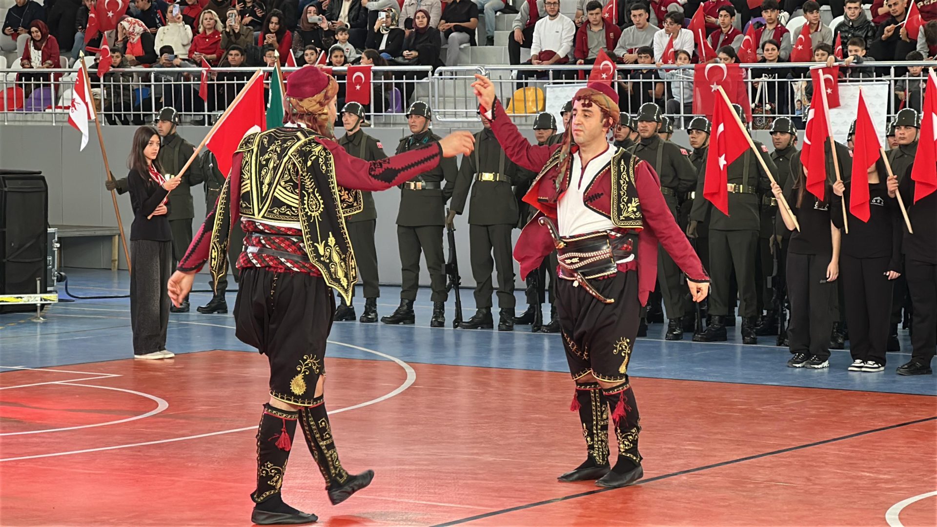 Afyonkarahisar’da Cumhuriyet Bayramı coşkuyla kutlandı 2 Afyonkarahisar’da Cumhuriyet Bayramı coşkuyla kutlandı