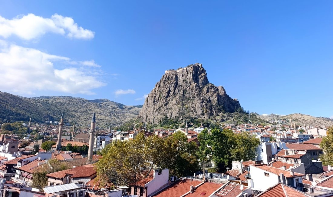 Afyonkarahisar yeni haftaya güneşli ve açık bir hava ile başlarken,