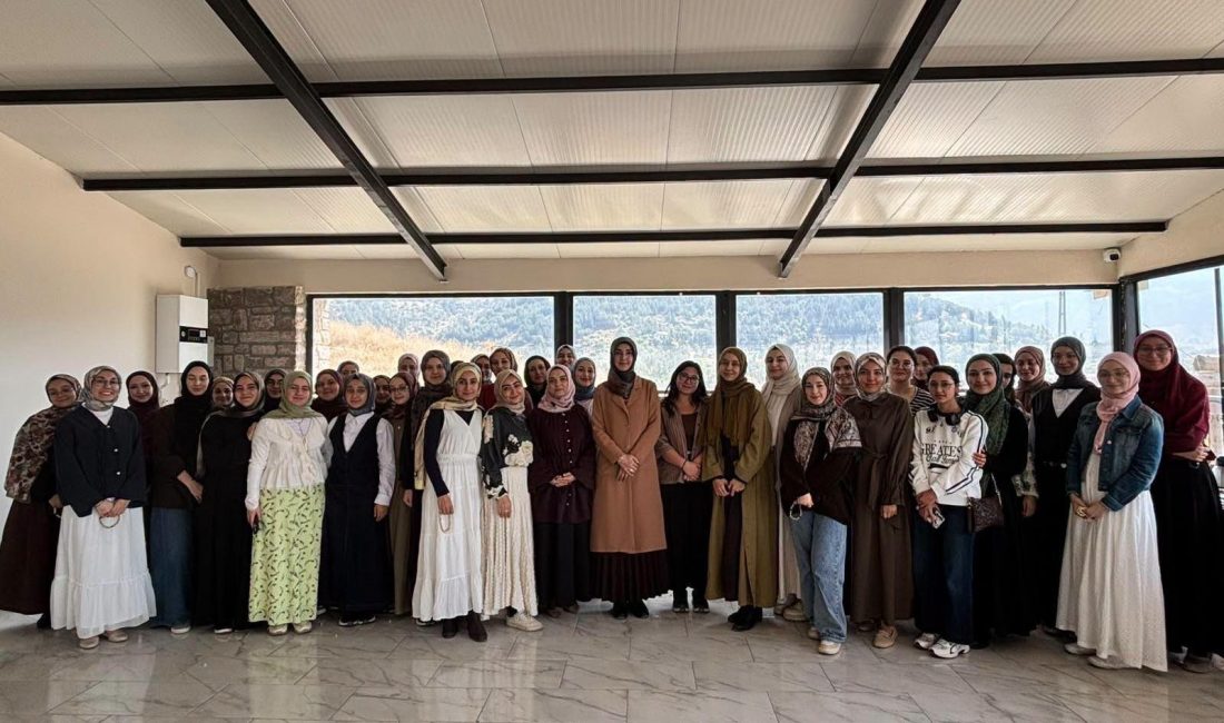 Afyonkarahisar İl Müftü Yardımcısı Tuğba Anatoprak ve İl Vaizi Hacer
