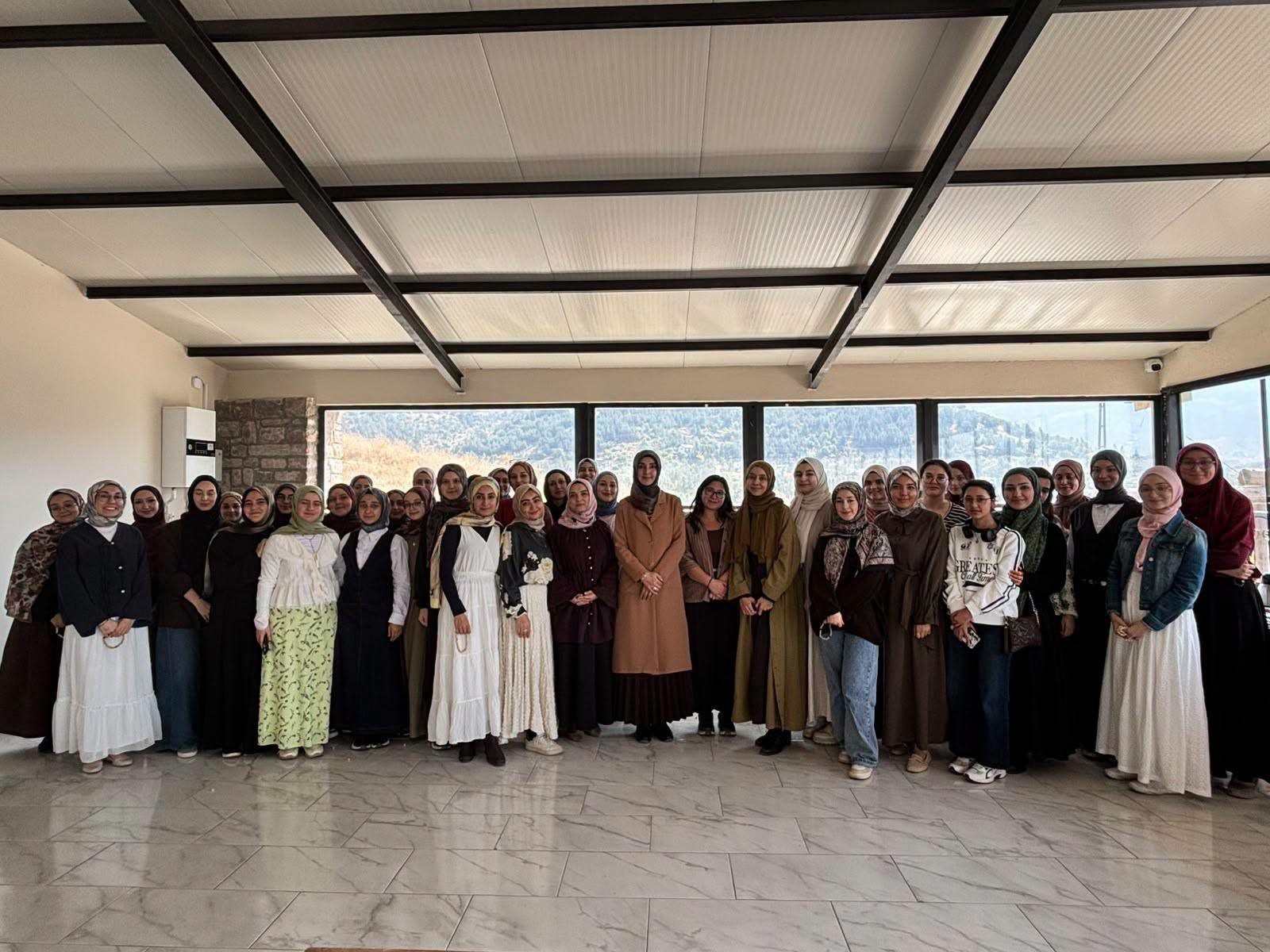 Afyonkarahisar İl Müftü Yardımcısı Tuğba Anatoprak ve İl Vaizi Hacer