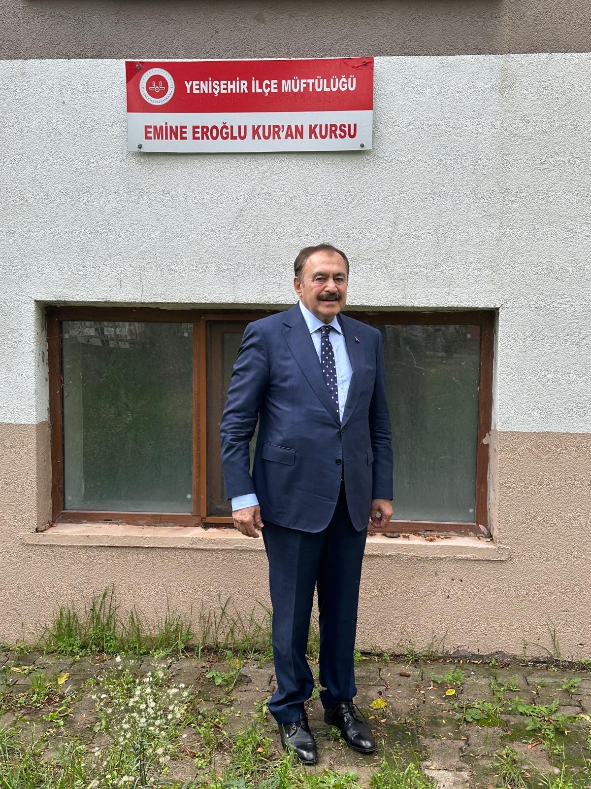 Annesinin ismini taşıyan Kur’an kursunda çocuklarla buluştu