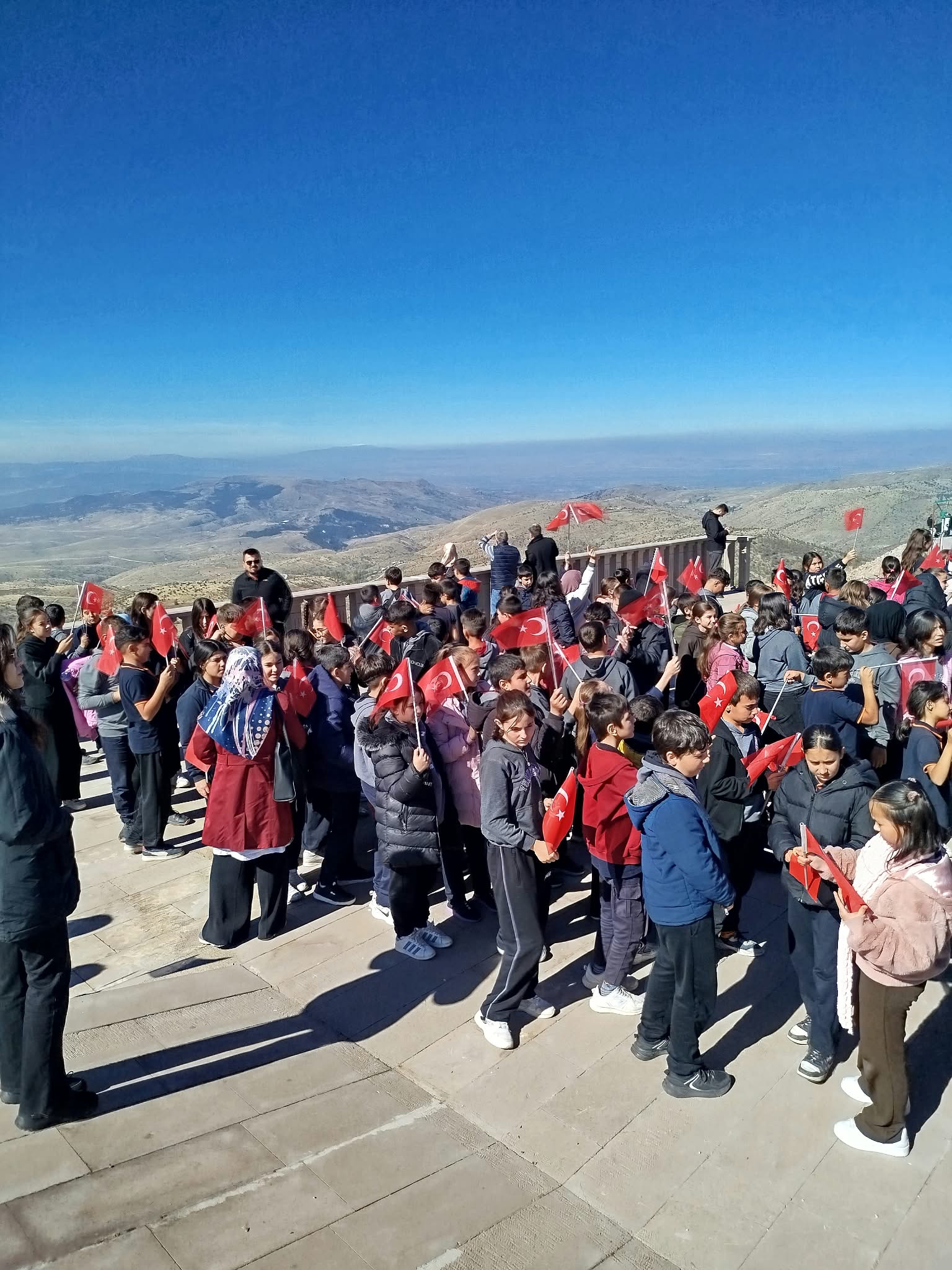 Atatürk'ün izinde Kocatepe'ye çıktılar 2 Atatürk'ün izinde Kocatepe'ye çıktılar
