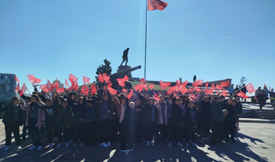 Afyonkarahisar Yunus Emre Ortaokulu, öğrencilerine millî tarih bilincini kazandırmak, vatan