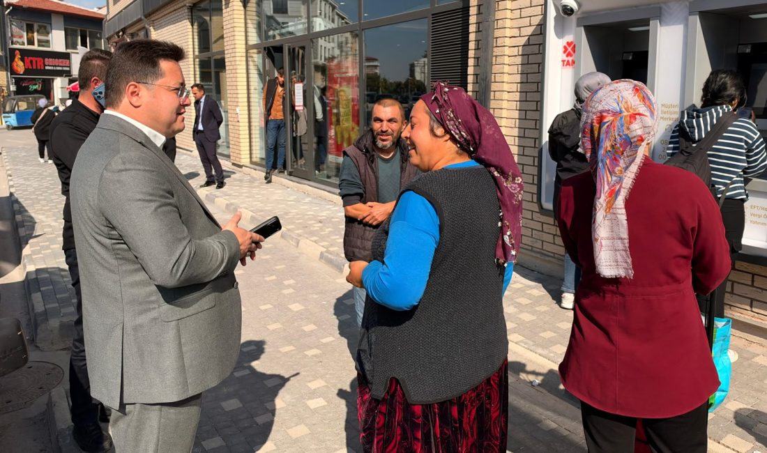 Bolvadin Belediye Başkanı Derviş Aynacı, vatandaşlarla bir araya gelerek hemşehrilerinin