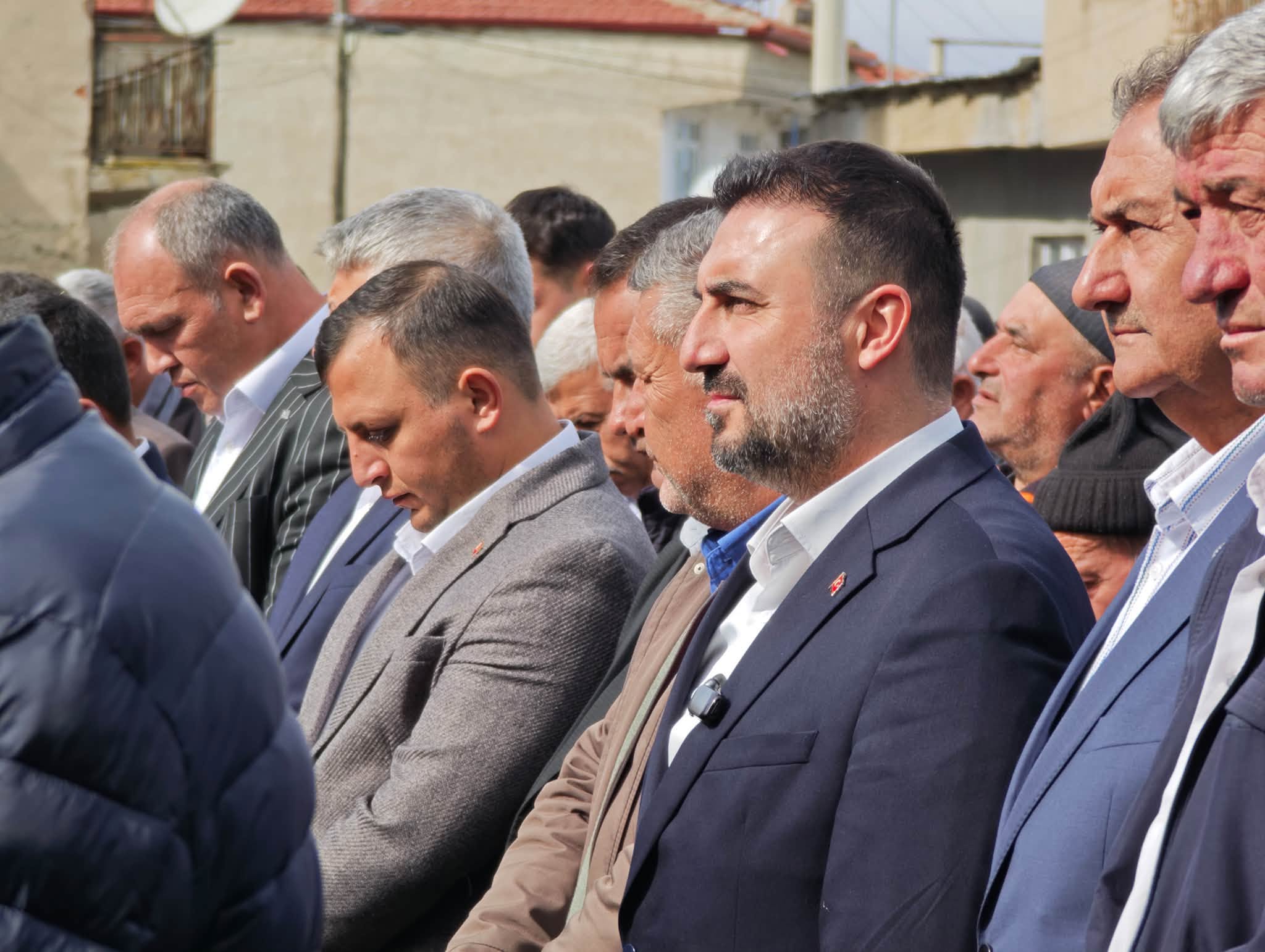 Başkan Kara’nın annesi son yolcuğuna uğurlandı