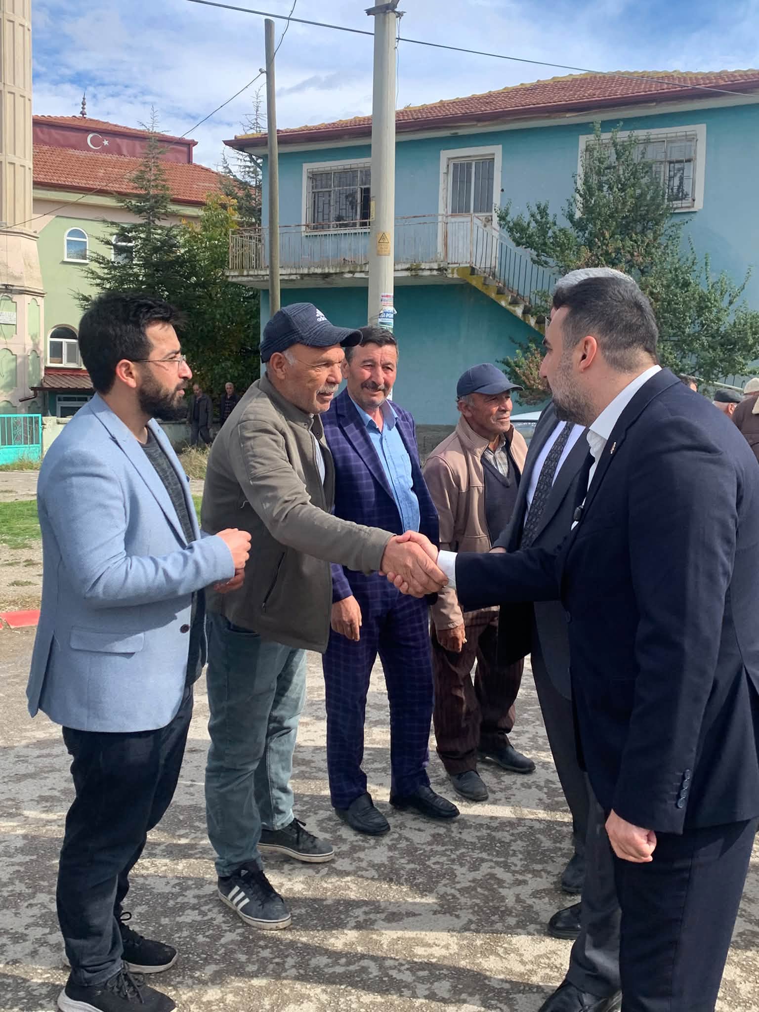Başkan Kara’nın annesi son yolcuğuna uğurlandı 5 Başkan Kara’nın annesi son yolcuğuna uğurlandı