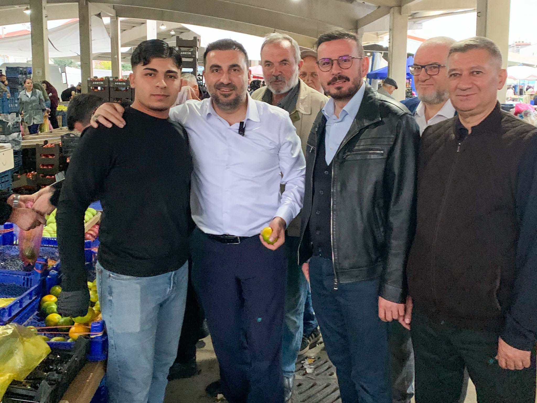 Başkan Kavak, Ataköy Semt Pazarı’nda