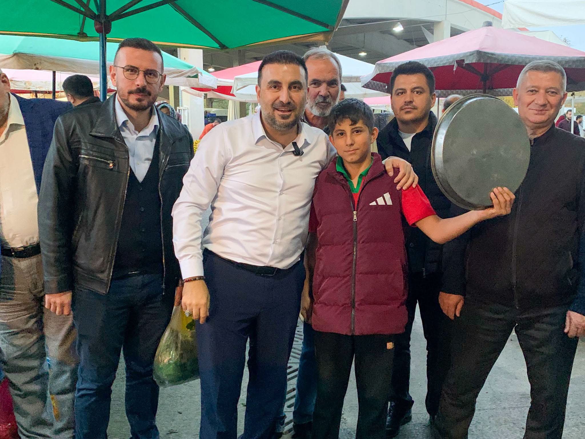 Başkan Kavak, Ataköy Semt Pazarı’nda